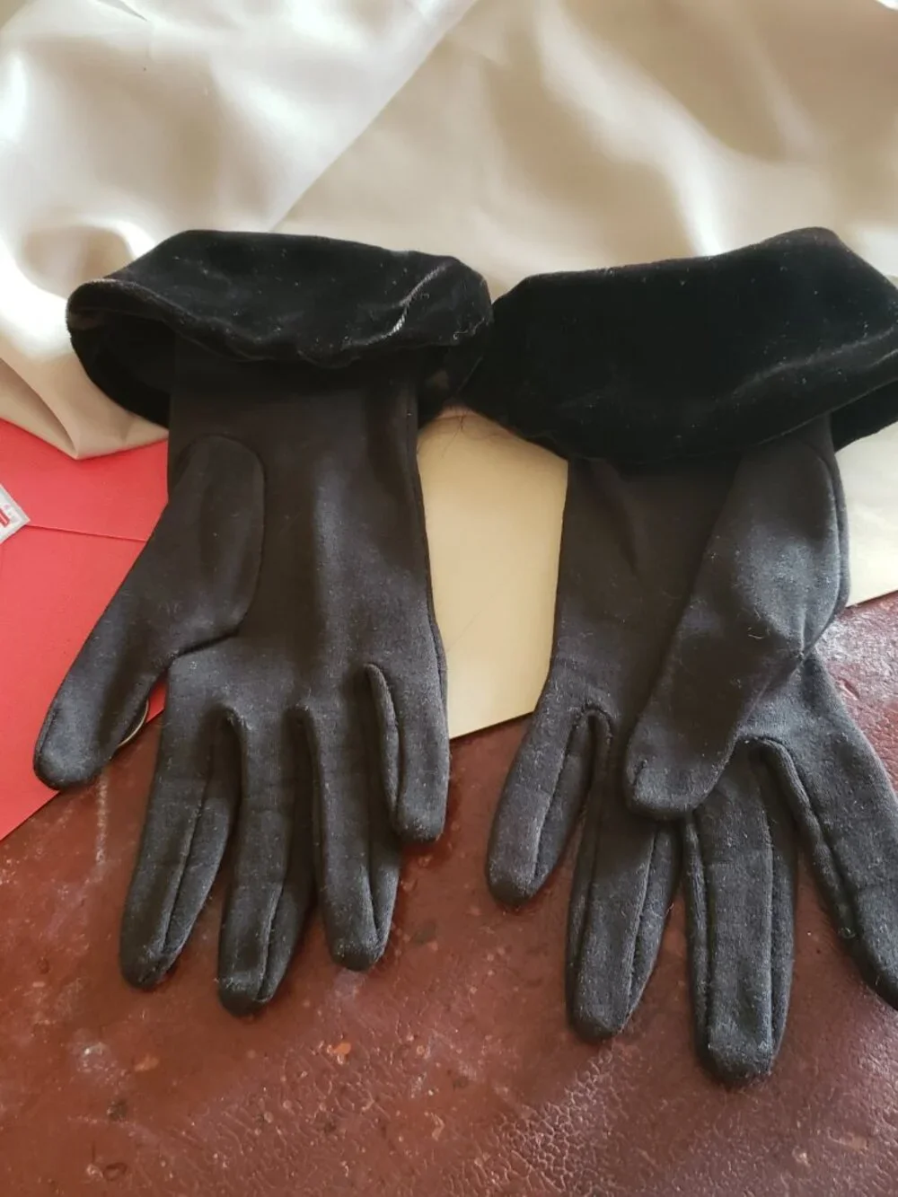 2 PAIR LOT OF VINTAGE BEIGE AND BROWN FUR TRIMMED DESIGNER GLOVES
